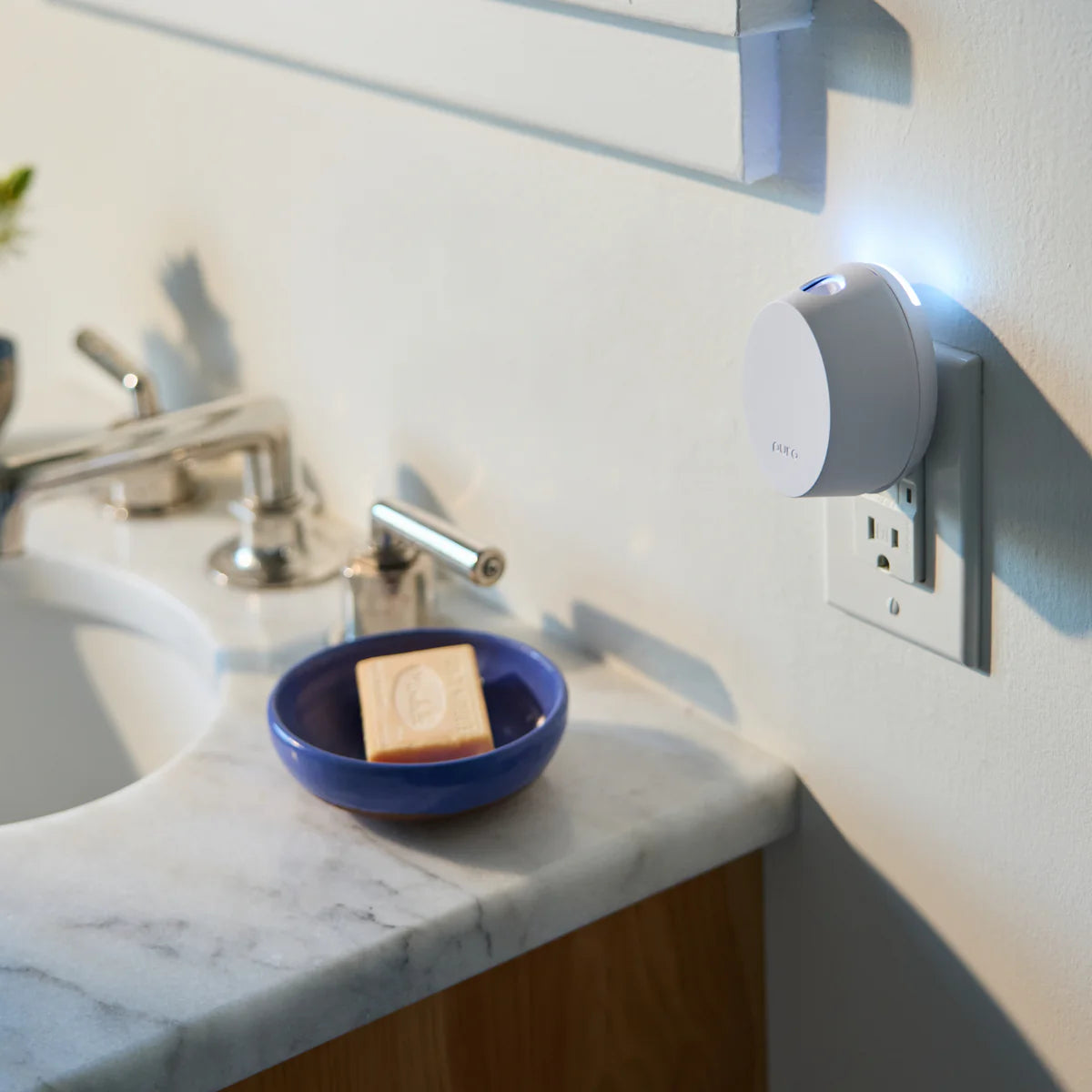 Pura Mini Smart Fragrance Diffuser