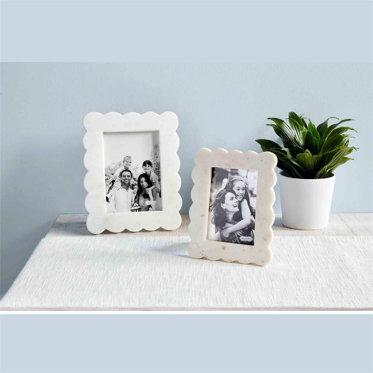 Scalloped Marble Picture Frame